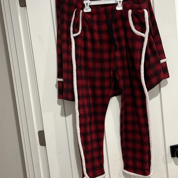 Cozy pajamas - Picture 3 of 9